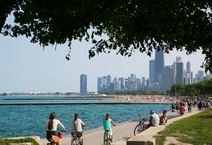 Fullerton Beach on the Chicago lakefront, with trees, grass, and the city skyline
